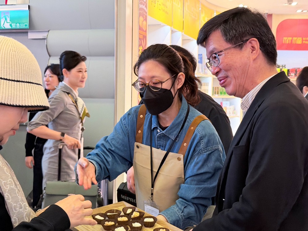 黃副署長邀請國內外旅客一同體驗臺灣米的香甜美味、多元性與高品質。圖片來源：農業部農糧署