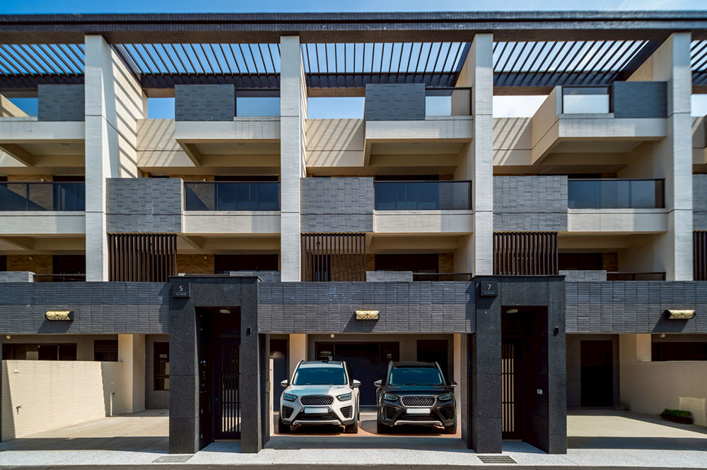 6.5米大面寬，併排雙車庫、雙大露臺。