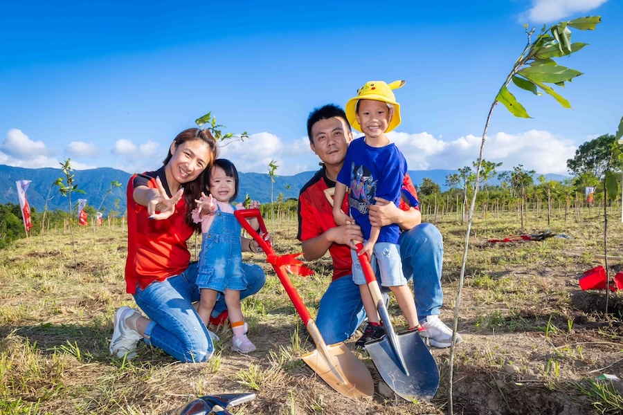 遠傳台東⾨市同仁也共同參與這項20年植樹⾏動，持續深耕在地。(圖／遠傳提供)