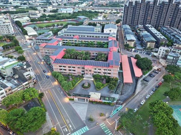 桃合特區對比開發中的重劃區，擁有完整的教育及商業機能。(圖／業者提供)