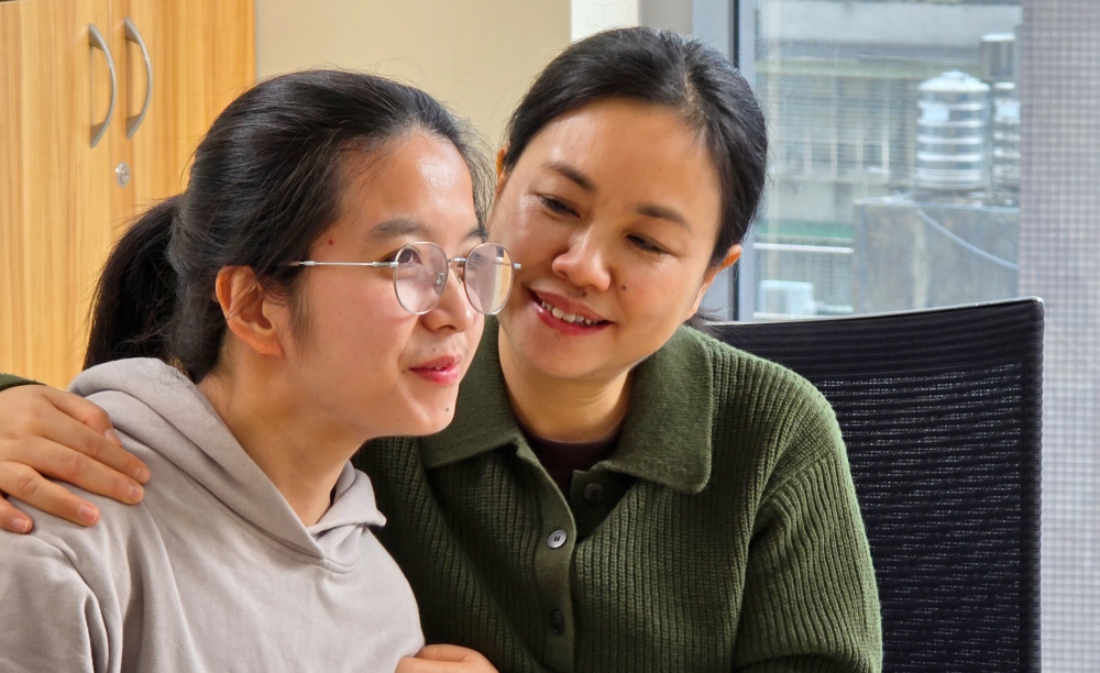 高靜女士一路陪伴敏純成長，讓她變得開朗而充滿自信。(圖／庇護工場提供)