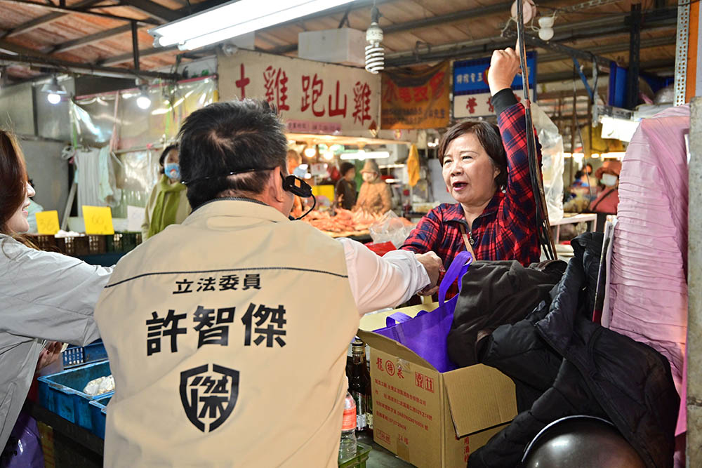 民調黃金交叉後再攀巔峰！許智傑有望再拉開領先差距