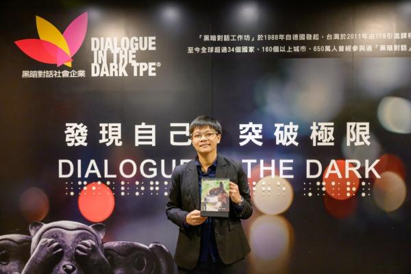 成為「黑暗對話」培訓師 王昭晴用感官重新定義「看見」