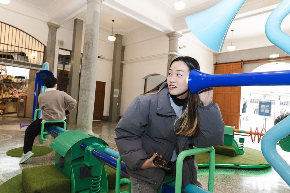 ▲60萬優選作品《聽你說的當下》，以背對式翹翹板邀請人們重新學習聆聽。圖片來源：臺北文創