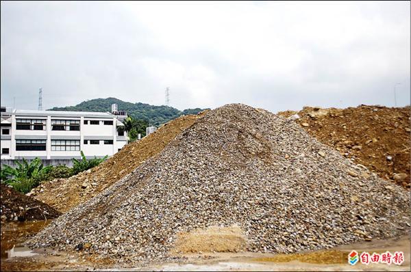 土方去化卡關，工期延宕風險升高，預售變數浮現。（圖／資料照，示意圖記者盧賢秀攝）