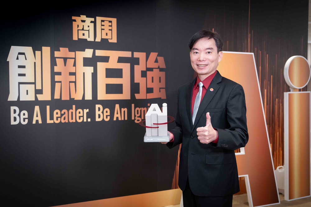 「AI創新百強」評審團指出，台灣大推動「超人計畫」賦能員工，自研AI客服與反詐技術服務企業，在AI時代展現卓越的領跑力。（台灣大哥大資訊長蔡祈岩）圖片來源：台哥大