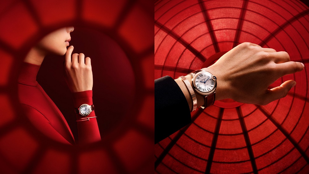 Ballon Bleu de Cartier 腕錶-玫瑰金款則以溫潤色澤映襯節慶紅裝與暖色穿搭，搭配其他卡地亞手環系列也相當適合，為走春拜年時刻定格新年的幸運節奏。圖片來源：卡地亞