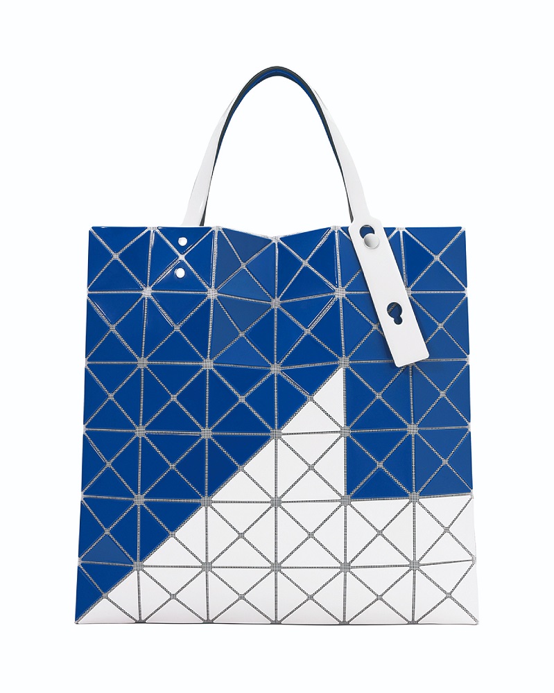 遠百信義A13推出BAO BAO ISSEY MIYAKE「SIGN托特包」，以經典幾何拼接設計展現品牌標誌性時尚風格，推薦價16,200元。圖片來源：遠百