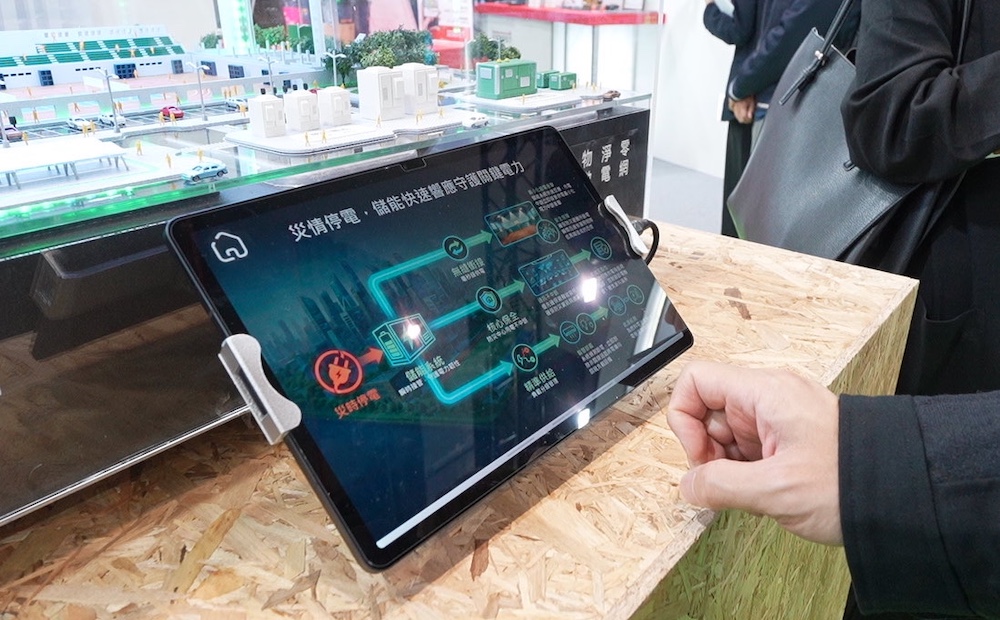 遠傳模擬災情停電情境，透過備援電力系統，確保交通號誌持續運作，提升城市應變韌性。(圖片來源：遠傳)