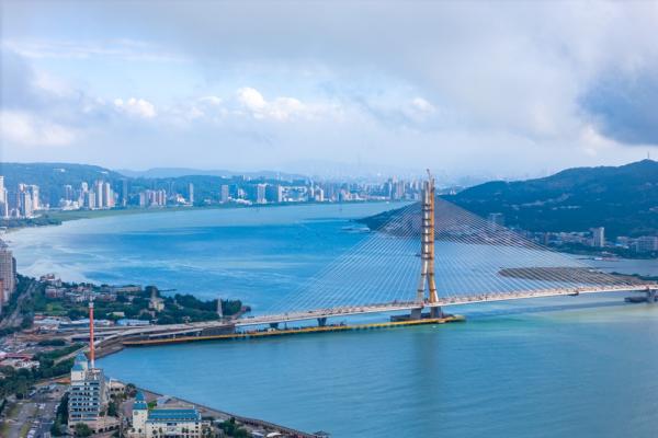 亞洲新地標！淡江大橋即將完工登船近距離震撼視角