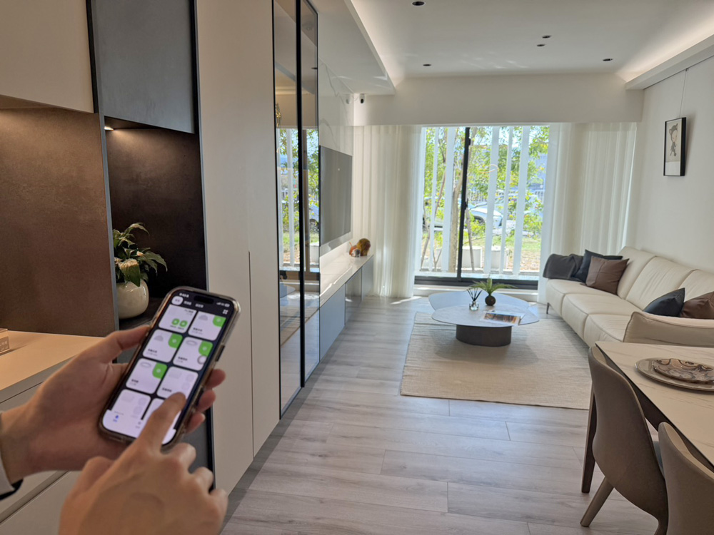 「精晨Life Show」主打3+1房高效空間，並標配Life Smart智能控制系統。