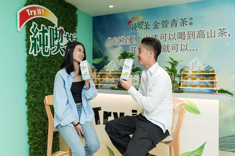 純喫茶金萱青茶清香滑順，在城市也能一口喝到高山茶風味。（圖／純喫茶提供）