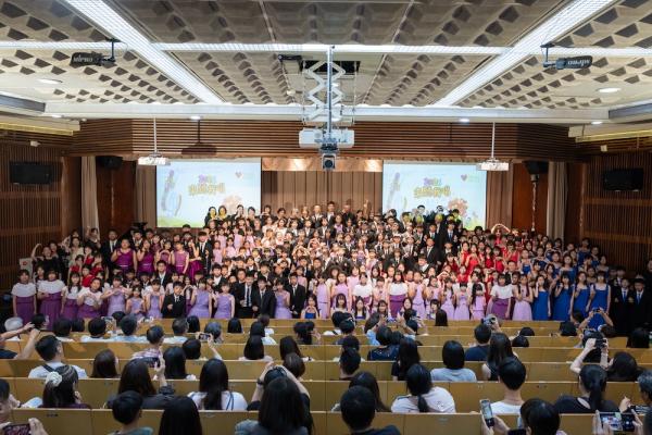 合唱陪伴孩子成長300位學生齊唱張雨生〈天天想妳〉溫暖落幕