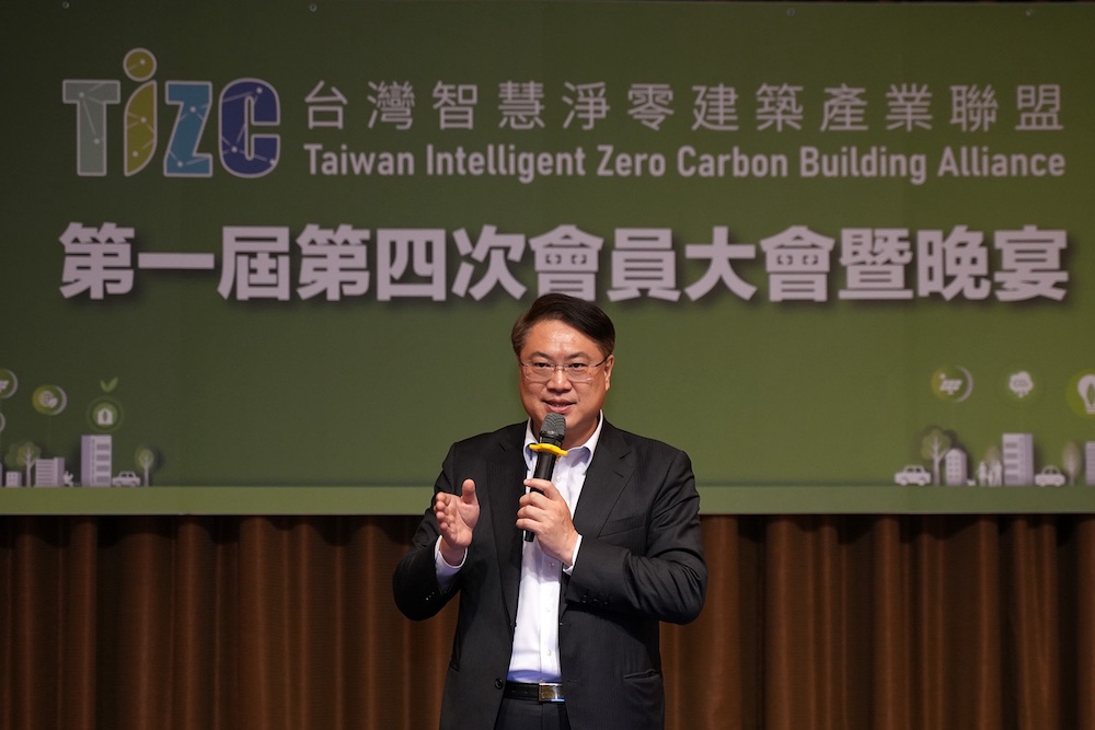 前內政部長、台智盟發起人林右昌於台智盟會員大會中致詞。(圖片來源：台灣智慧淨零建築產業聯盟)