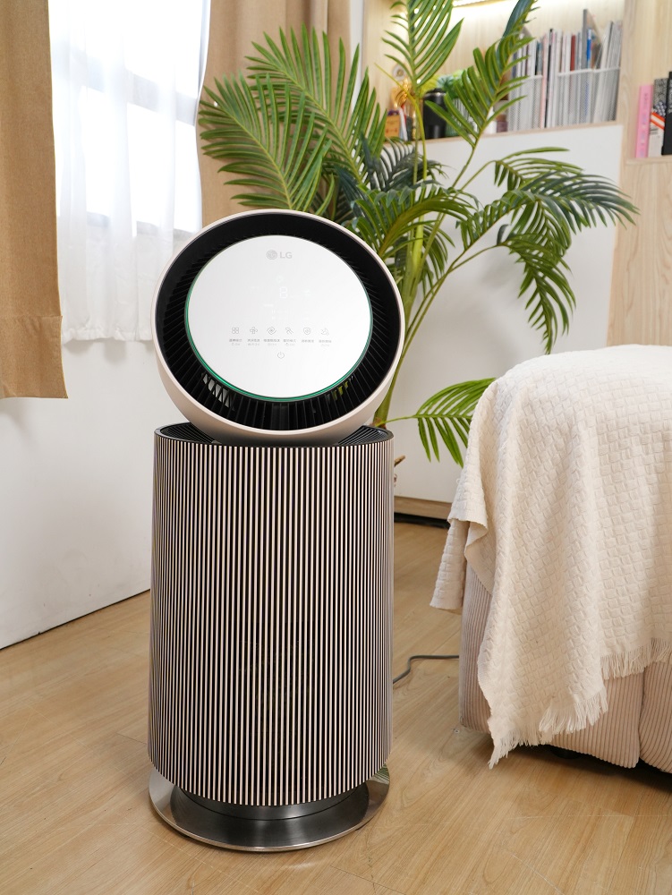 LG PuriCare™ 360°空氣清淨機搭載多重過濾系統，能將惱人異味、四散毛髮到看不見的微生物，一併打擊。(圖片來源:LG)