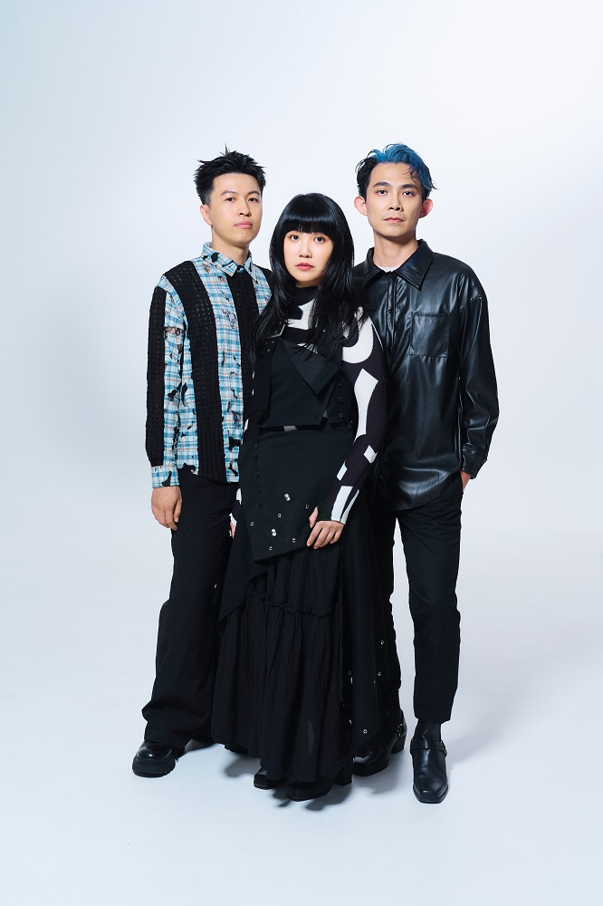 知名獨立樂團大象體操作品〈遊戲〉將於《海山夜行》展演中重新解構編創，透過光影與聲音交織，展現土地記憶與當代節奏的共鳴。(圖片來源:新北市文化局)