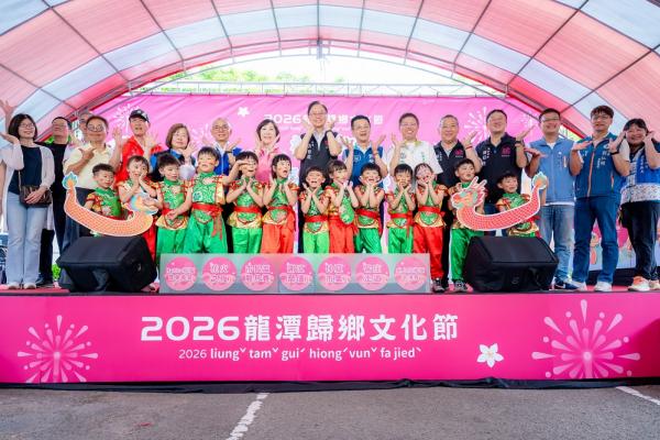 桃園端午連假最強玩法龍潭歸鄉文化節龍舟賽、環湖煙火秀接力登場