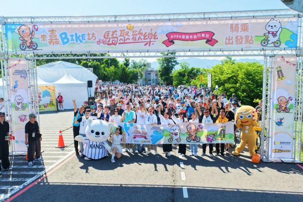 逾2千車友「來嘉BIKE訪」10組大白熊新造型地圖亮相  再掀打卡熱潮