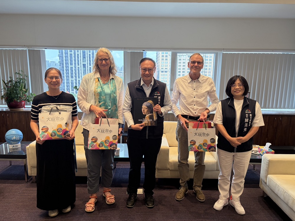 副市長鄭照新代表市府接見,並由台灣永續旅行協會陳盈潔理事長陪同。(圖片來源:臺中市政府觀光旅遊局 提供)
