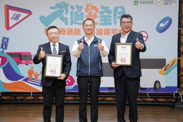 行車不要趕 停讓保平安
