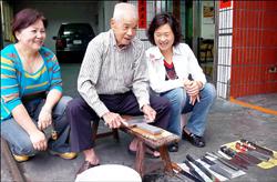 90歲朱金旺 磨刀服務婆婆媽媽