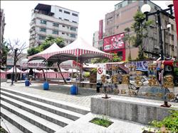 國宅入口搭棚收租 檢舉沒用