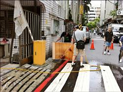 推銷國語週刊鬥全國 國小校門口爆砍人
