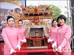 龍德宮南巡遶境 正妹團扶轎
