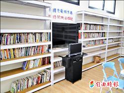 送書香回大埤 退休師自建圖書館