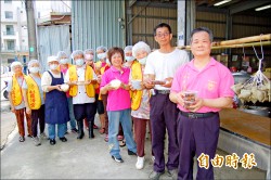 籌護濟宮修復基金 信眾賣滷味