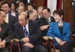 洪秀柱出席就職 小英Po文讚風度