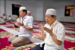 伊斯蘭齋戒月開始 中國嚴密監控維人