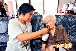奉養101歲婆婆 楊碧雪獲全國孝行楷模