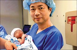 全球首例 嬰兒DNA來自3個爸媽