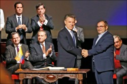 不再交付公投 哥國政府與叛軍重簽和平協議