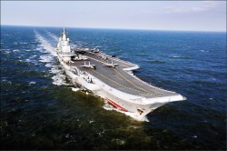 日媒：中國航艦首越第一島鏈 牽制川普