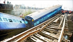 印度又傳火車翻覆 61傷