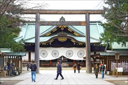 安撫保守派 日防相參拜靖國