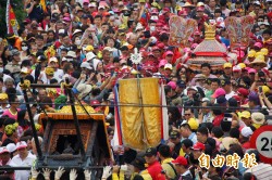 大甲媽明遶境 天氣預報即時服務信眾