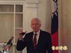 莫健︰美艦停靠台灣 困難甚至危險