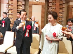日相安倍母親 祝賀我國慶