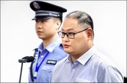 李明哲案今宣判》陪李凈瑜赴中 王麗萍被驅逐出境