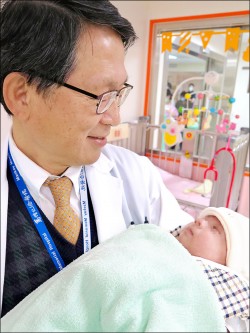新生兒「開心」成功 全台最輕體重紀錄