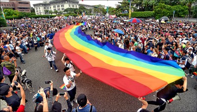 《台北》柯稱「允許」同志遊行 挨轟騙選票