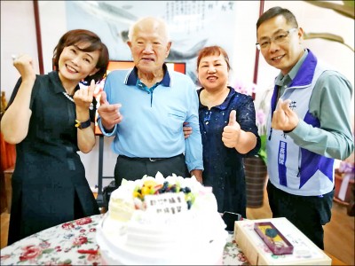 《新竹》接待逾30萬山友 李棟山莊莊主朱萬鶴歡慶92歲