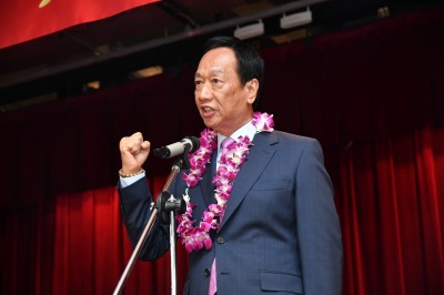 尷尬 韓國瑜台上高歌陸淑美台下滑手機 政治 自由時報電子報