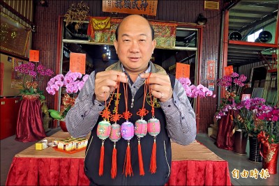 台中》年初一擲3聖筊 六房媽送小燈籠