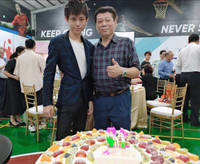 熱炒店衝突差點被尾牙酒瓶砸到？ 高大成：誤會一場