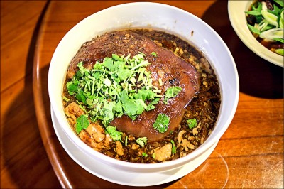 金牛迎春／溫馨圍爐慶團圓》客家 小炒．封肉．豬膽肝