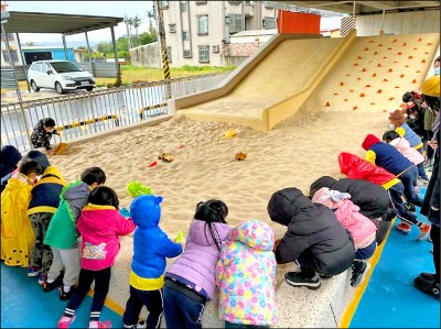 竹東鐵路橋下闢遊戲場 童樂趣